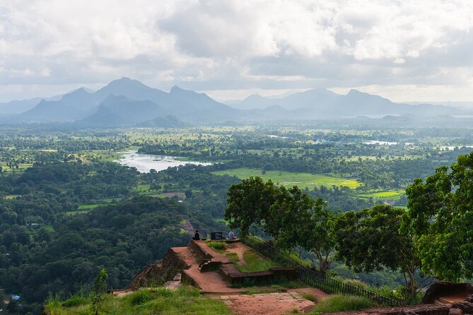 09 Days in Sri lanka - Major Attractions - Dambulla and Kandy bring the island’s religious heart