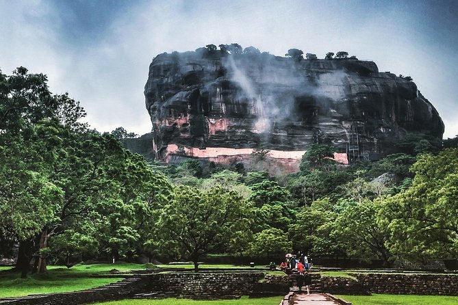 3 Days Tour to Kandy Nuwara Eliya & Sigiriya from Colombo - Day two: tea factories and cool hill-country air