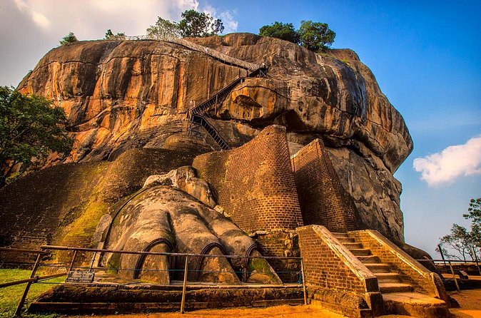 4 Days 3 Nights explore sri Lanka with Mirissa Cabs Sri Lanka - Tea country near Nuwara Eliya