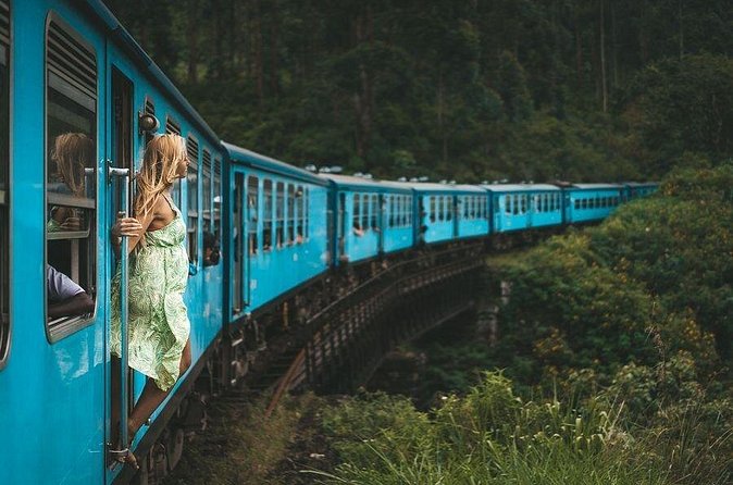 4 Days 3 Nights explore sri Lanka with Mirissa Cabs Sri Lanka - Ramboda Waterfall and Gregory Lake
