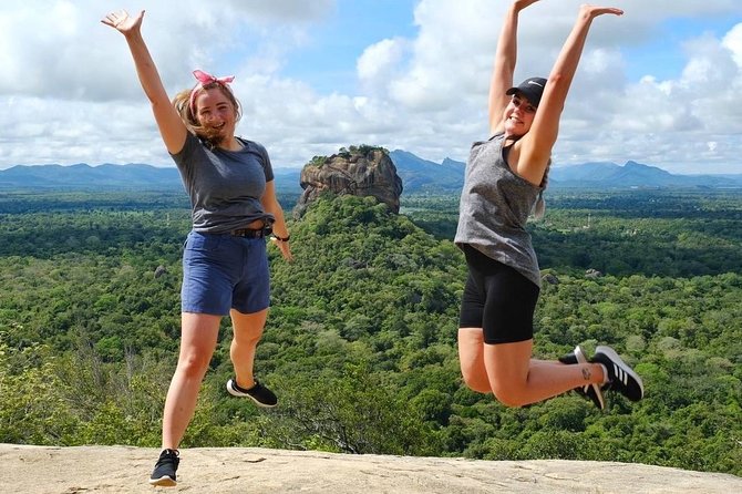 4 Days Tour to Kandy, Sigiriya & Nuwara Eliya - Day 3: a village visit before the climb into tea country