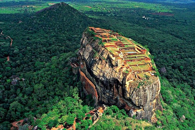 6-Day Sri Lanka Heritage Private Tour - Starting at the airport and heading to Sigiriya