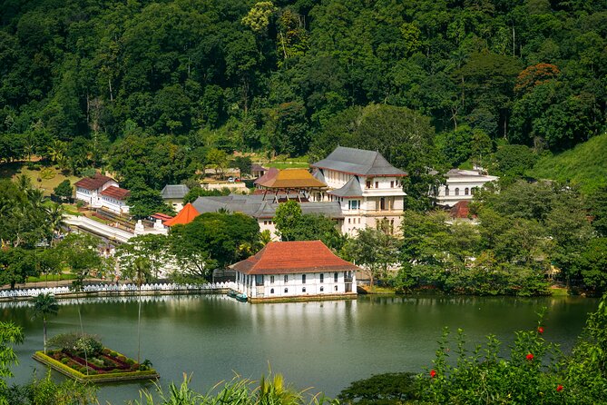 6 Days Private Vehicle with English Speaking Chauffeur - Day 6: Colombo’s colonial center and Buddhist art