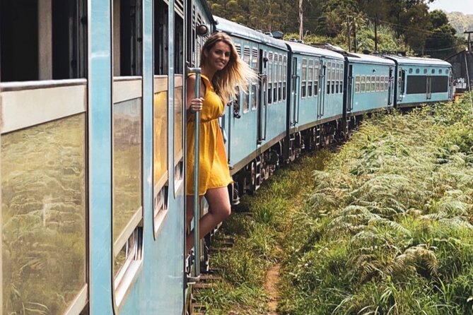 7 Days Tour in Sri Lanka Hotels with Breakfast and Luxury Car - Day 1: elephants, village life, and a Pidurangala sunset