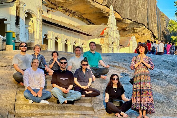 9 Day Sri Lanka Round Tour with Private Driver - Day 3: Peradeniya gardens and Kandy’s Temple of the Tooth