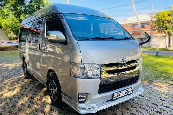 Airport Taxi Transfers from Colombo Airport to Sigiriya - Vehicle choice, luggage, and special requests