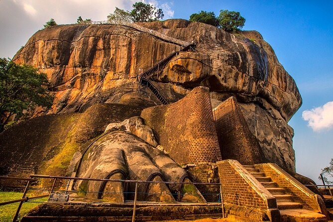 All-inclusive Sigiriya, Dambulla and Wildlife Safari from Colombo - Dambulla adds caves, paintings, and pilgrimage