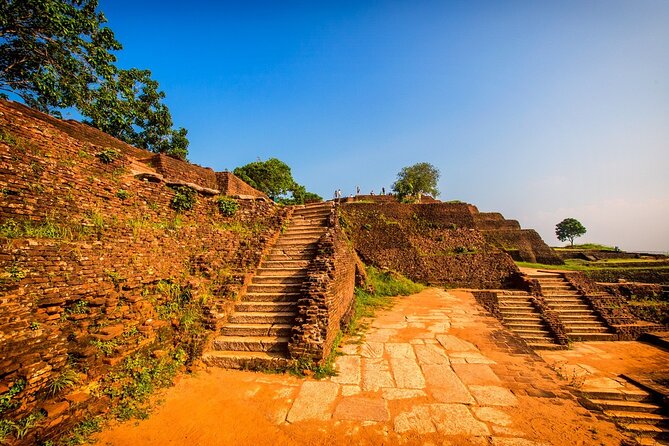 All-inclusive Sigiriya, Dambulla and Wildlife Safari from Colombo - Oak Ray Woodcarvings offers a hands-on cultural stop