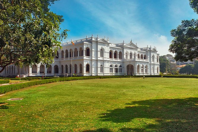 Colombo City Drive by Bookingmart Holidays Pvt Ltd - What the private vehicle adds