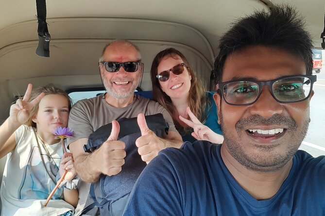Colombo City Highlights by Tuk Tuk – All-Inclusive Adventure - Pettah market and the Red Mosque