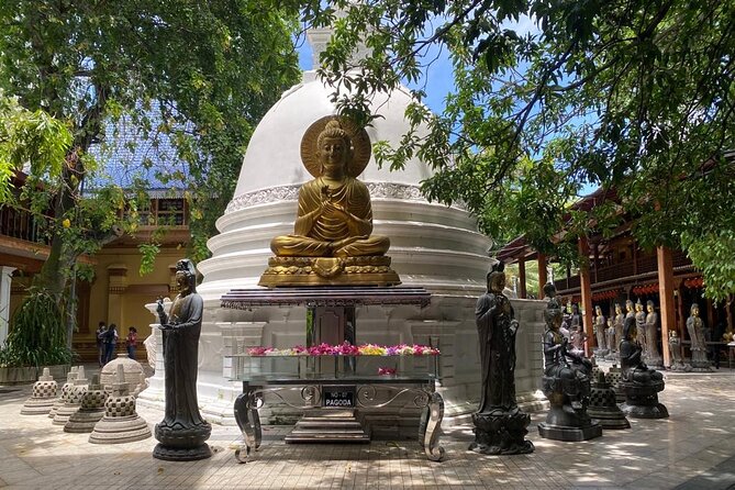 Colombo City Highlights by Tuk Tuk – All-Inclusive Adventure - Gangaramaya Temple and Beira Lake area