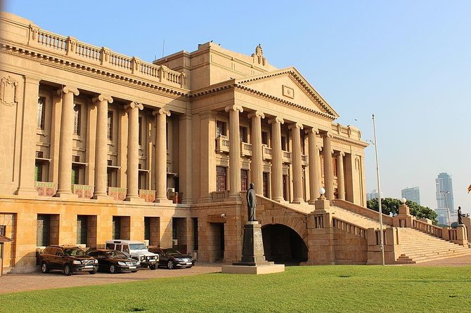 Colombo City Sightseeing - Gangaramaya Temple, Colombo’s most eclectic first stop