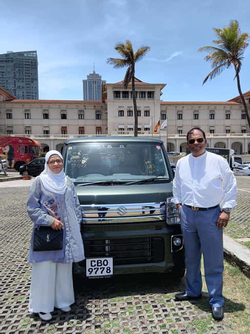 Colombo: City Sightseeing Tour by Car with Driver-Guide - Pettah Market and the red-striped mosque