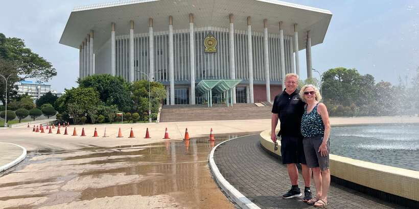 Colombo: City Sightseeing Tour by Tuk-Tuk with Pickup - The optional shopping stop and street food question