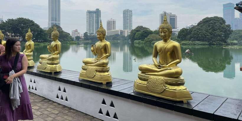 Colombo: City Sightseeing Tour by Tuk-Tuk with Pickup - Starting at the coast and entering old Fort