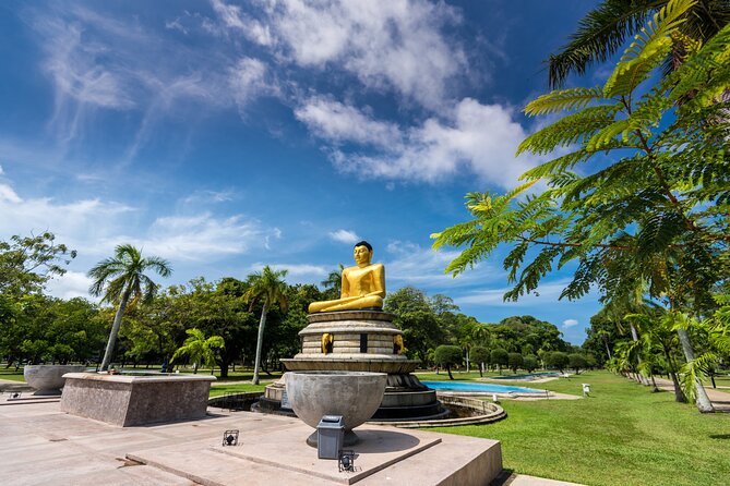 Colombo city tour by car ( Private ) - Diyatha Uyana and Parliament Drive