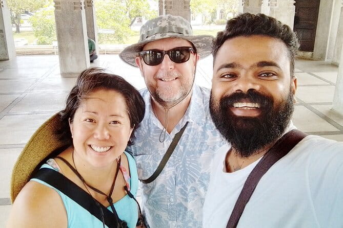 Colombo City Tour By Tuk Tuk (Include Lunch)Morning & Evening - The Red Mosque, Pettah, and Old Town Hall