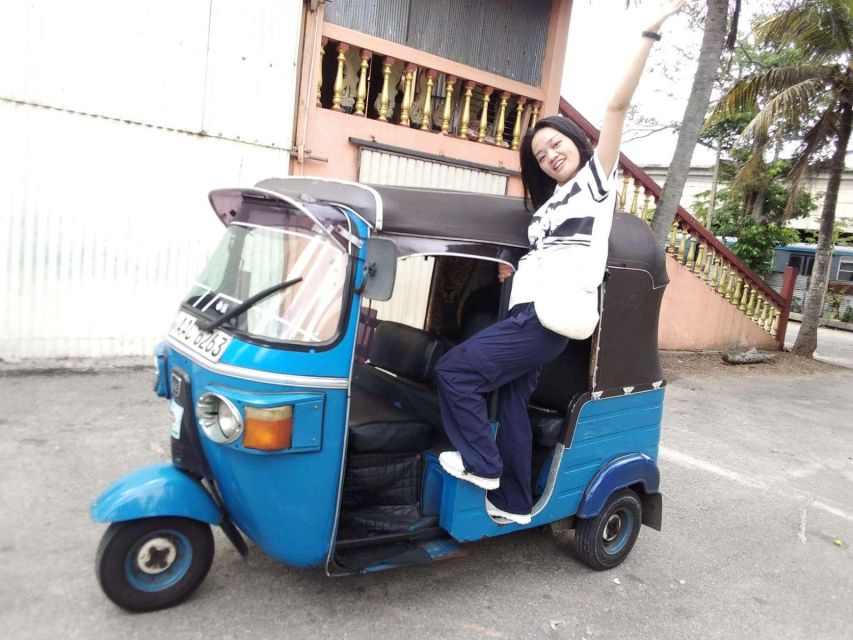Colombo: City Tour by Tuk Tuk with Pickup - All Inclusive - Pettah Market and the floating market reveal everyday Colombo