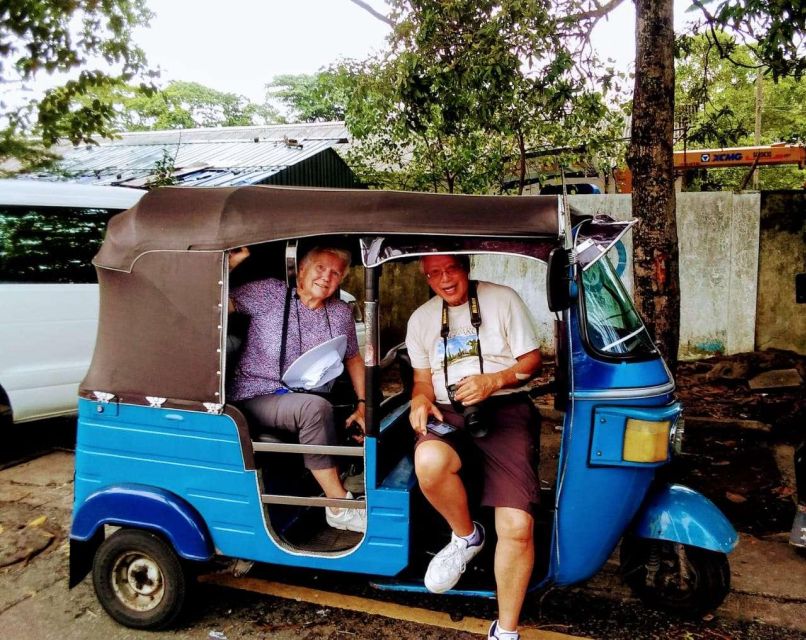 Colombo: City Tour by Tuk Tuk with Pickup - All Inclusive - The lighthouse, Old Parliament, and waterfront connect old Colombo