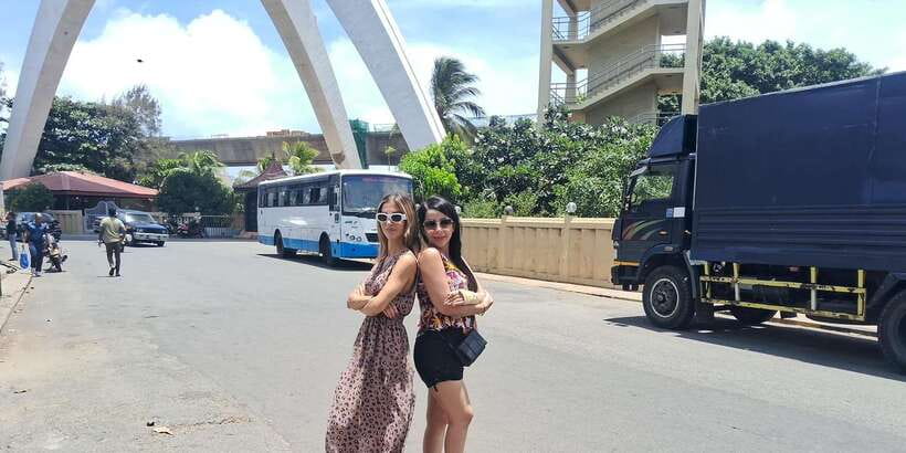 Colombo: City Tour by Tuk Tuk with Srilanka Traditional Food - A Hindu temple, the Red Mosque, and the city’s mixed identity