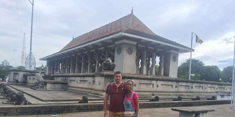 Colombo: City Tour by Tuk Tuk with Srilanka Traditional Food - Galle Face Green and Colombo Port