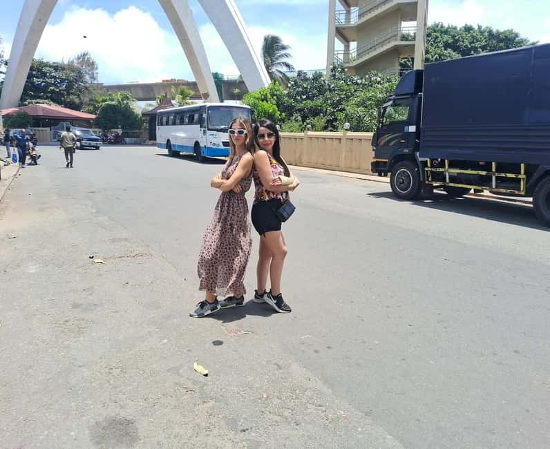 Colombo: City Tour by Tuk Tuk with Srilanka Traditional Food - What the guide can add to the day