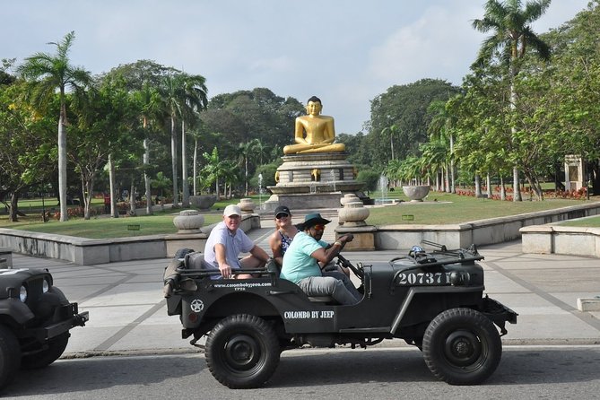 Colombo City Tour by War Jeep - Food, drinks, Wi-Fi, photos, and video
