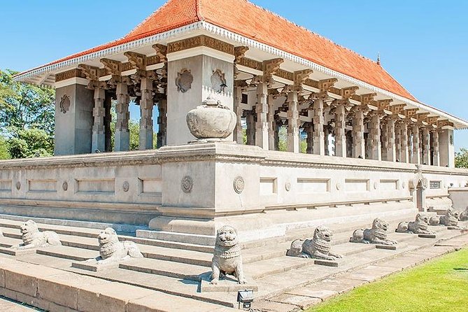 Colombo City Tour Highlights - Colombo Galbokka Lighthouse and the Harbor Edge
