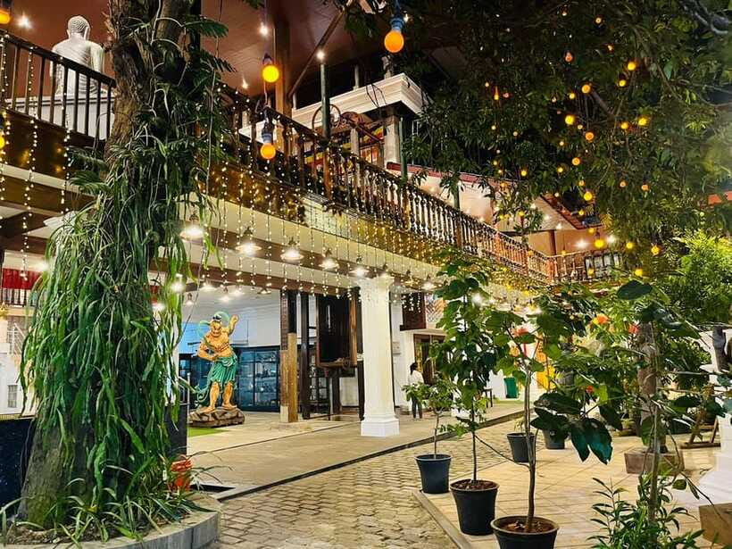Colombo City Tour with Entry Tickets & Hotel Pickup - Viharamahadevi Park and Independence Square