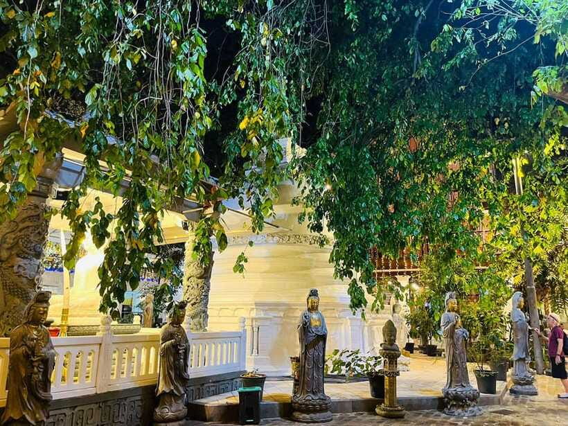 Colombo City Tour with Entry Tickets & Hotel Pickup - One Galle Face Mall and the Lotus Tower