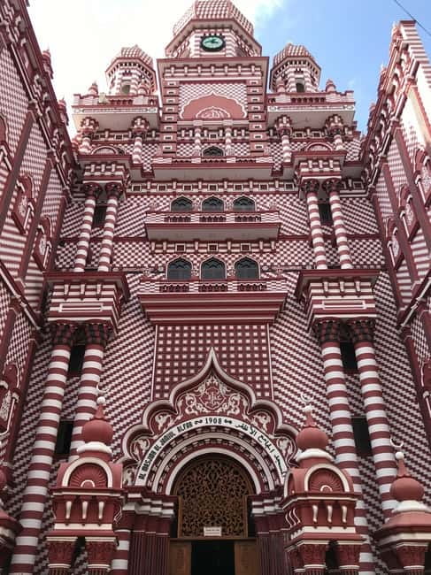 Colombo City Tour with Entry Tickets & Hotel Pickup - Gangaramaya Temple: a lively start with plenty to see
