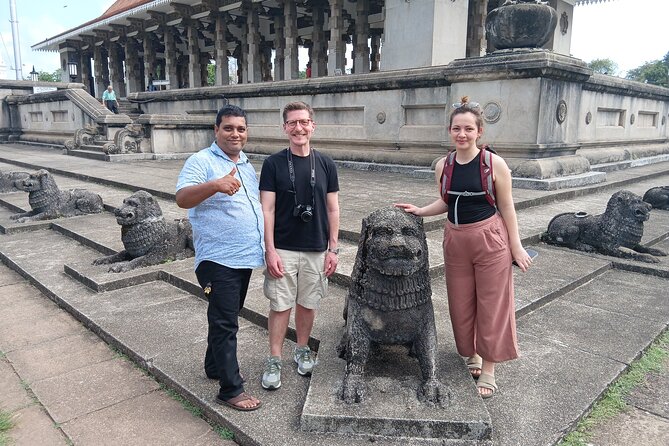 Colombo City Tuk Tuk - Sri Kailawasanathan Hindu Temple and Colombo’s religious life