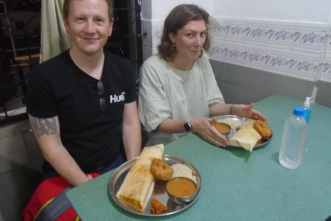 Colombo Express Food Tour with 9 + Tastings - Colombo by tuk-tuk, with a full plate waiting