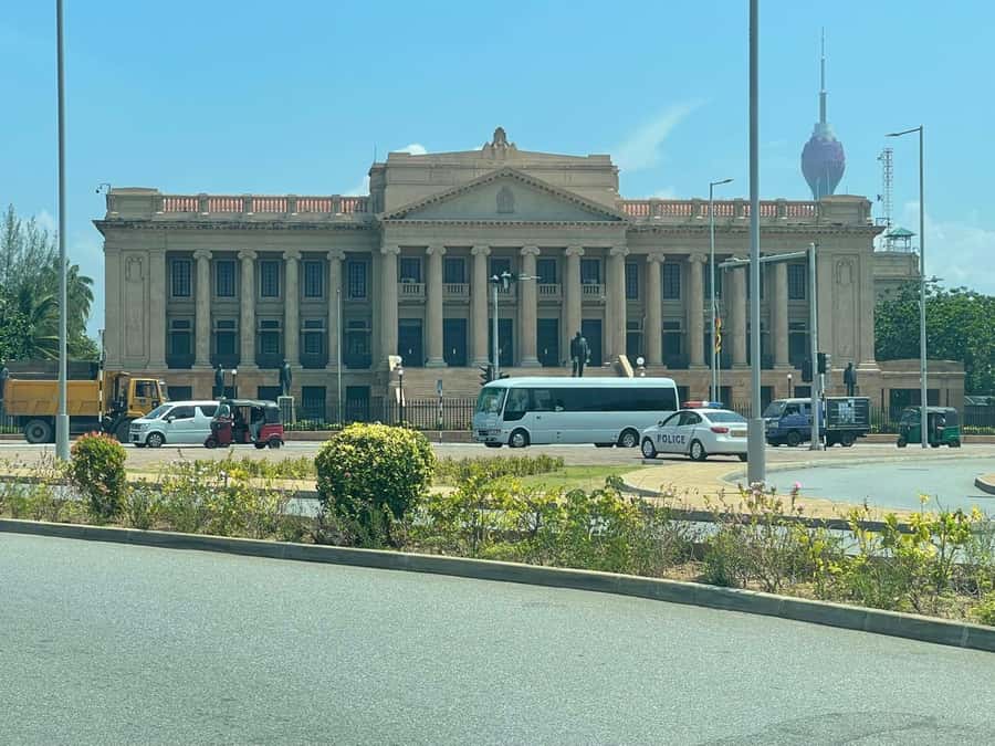 Colombo: Guided City Tour with Entry Tickets - Colombo in four hours, from Fort to Pettah