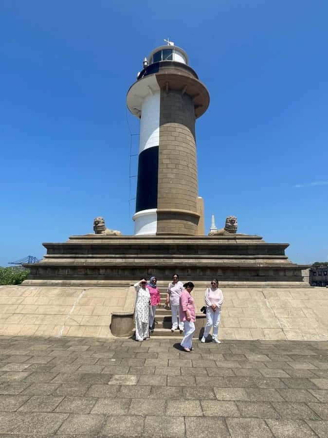 Colombo: Guided City Tour with Entry Tickets - Colombo Fort and the old port quarter