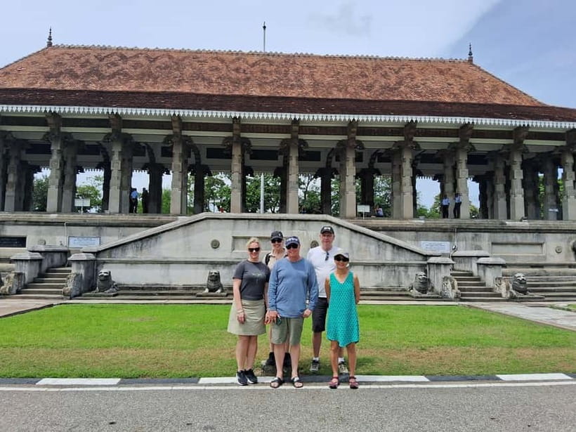 Colombo Heritage &Culture City Tour by Tuk Tuk ALL INCLUSIVE - Galle Face Green and the sea breeze