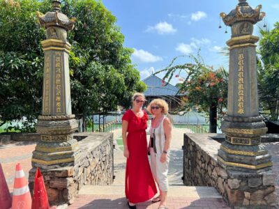 Local Food Tour & Sightseeing by Tuk-Tuk with Meals