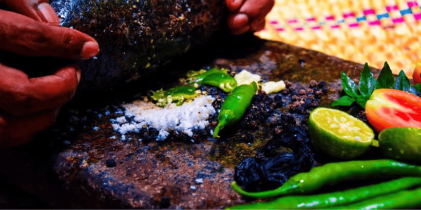 Colombo: Local Market Tour & Cooking Demo with Lunch - Choosing lunch at a local market