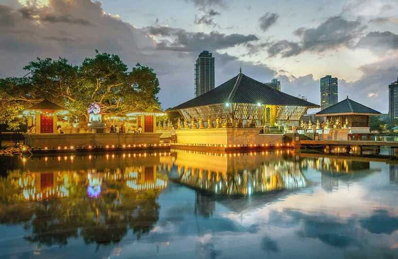 Colombo: One Day Private City Tour With Gangaramaya Temple - Viharamahadevi Park and Colombo’s greener side
