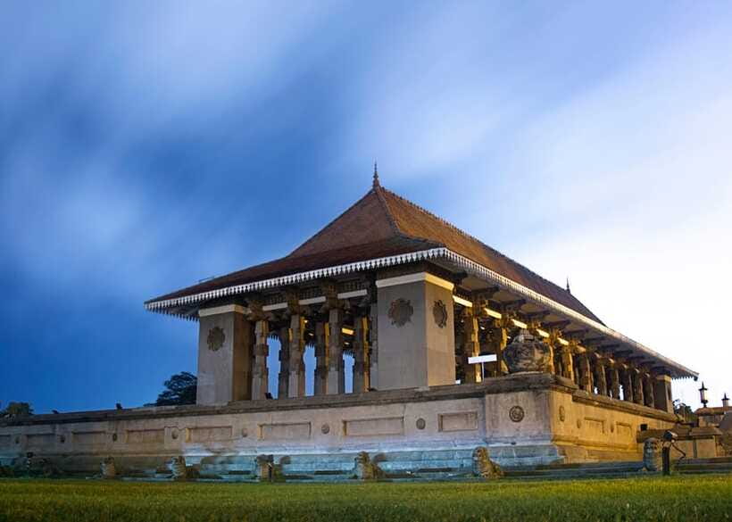 Colombo: One Day Private City Tour With Gangaramaya Temple - Port City and Colombo’s newest face