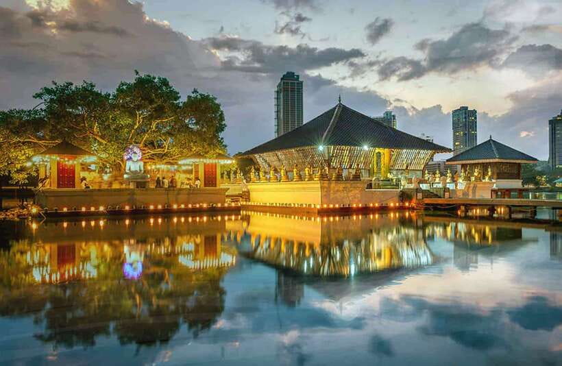 Colombo: One Day Private City Tour With Gangaramaya Temple - Independence Memorial Hall and Sri Lankan design