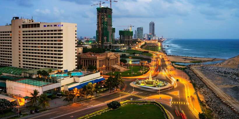 Colombo: Private City Sightseeing Tour - Colombo Lighthouse and the harbor edge