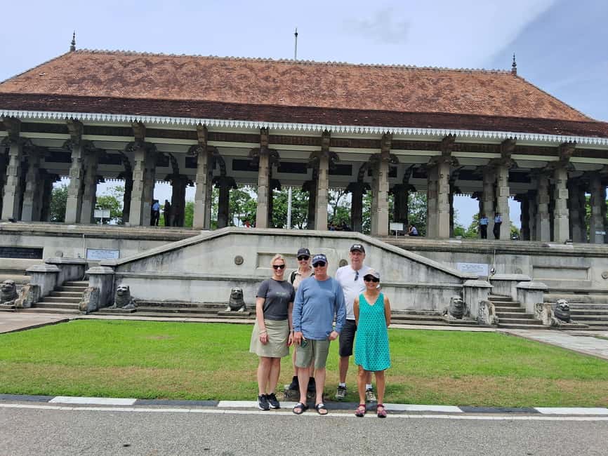 Colombo: Private City Tour by Tuk tuk - All Inclusive - Colombo Fort, the railway station, and the colonial center