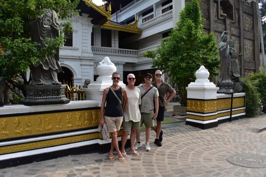 Colombo: private city tour from Negombo with hotel transfers - Galle Face Hotel and the Indian Ocean