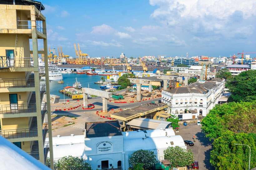 Colombo: private city tour from Negombo with hotel transfers - Colombo Fort, the Dutch Hospital, and old city streets