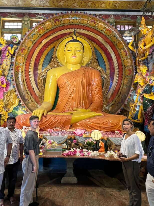 Colombo: Private City Tour with Local Food Tour by Tuk-Tuk - Lotus Tower, Town Hall, and Colombo’s changing skyline