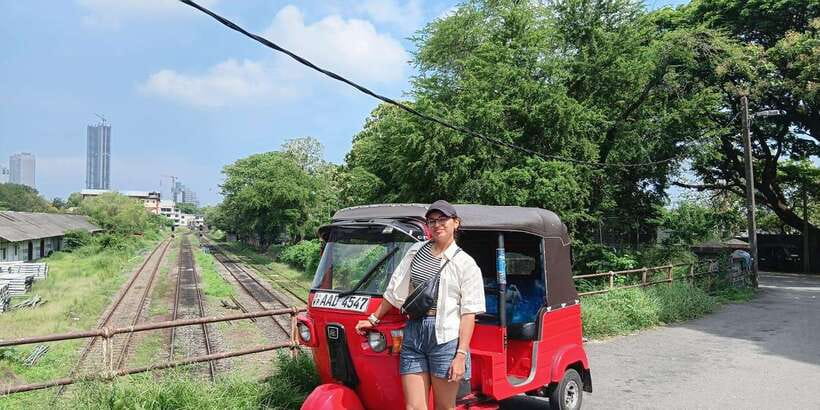 Colombo Private Guided City Tour by Tuk Tuk - All Inclusive - Independence Memorial Hall and Vihara Maha Devi Park