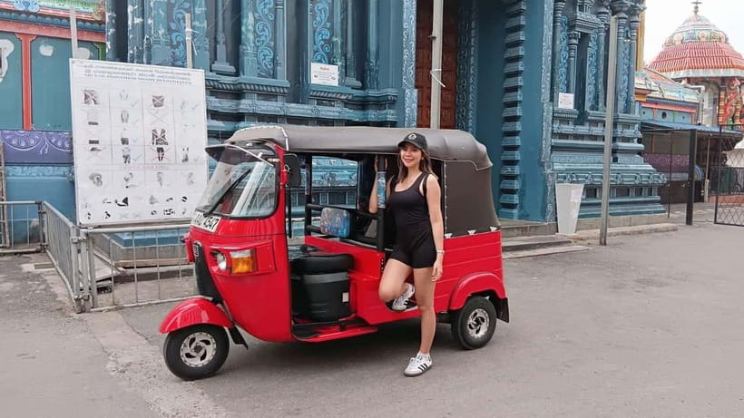 Colombo Private Guided City Tour by Tuk Tuk - All Inclusive - Old Parliament and Galle Face Green