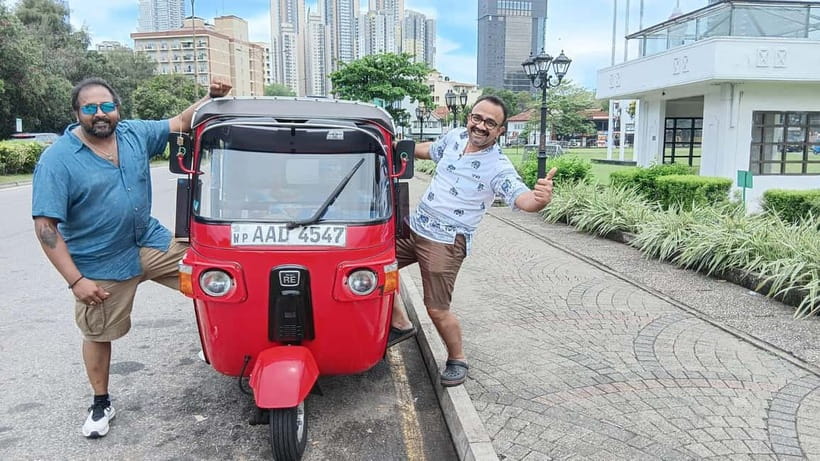 Colombo Private Guided City Tour by Tuk Tuk - All Inclusive - Tea tasting and small comforts on the road