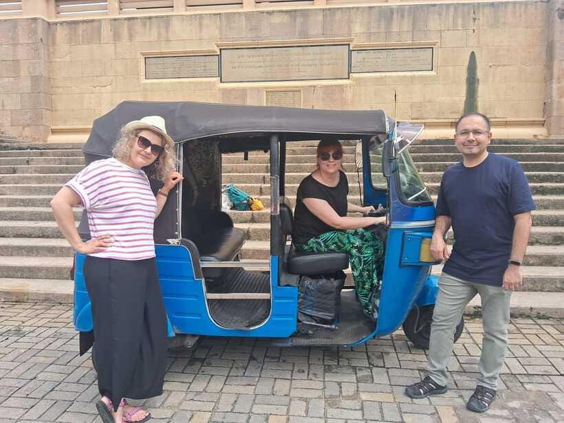 Colombo: Private Guided Tuk Tuk City Tour with Hotel Pickup - Independence Memorial Hall and the modern capital